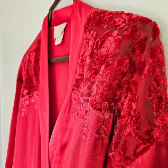 Vntg L.A. Intimates 2 Piece Red Satin Floral Velvet Embellished Robe Slip Set M - Picture 11 of 12